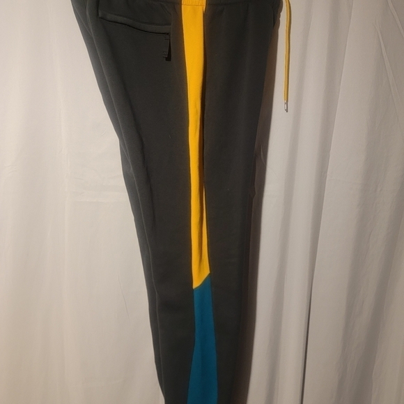 Nike Sportswear Men's Large Fleece Jogger Sweatpants Peace Love Gray DO6182-045 - Picture 2 of 8